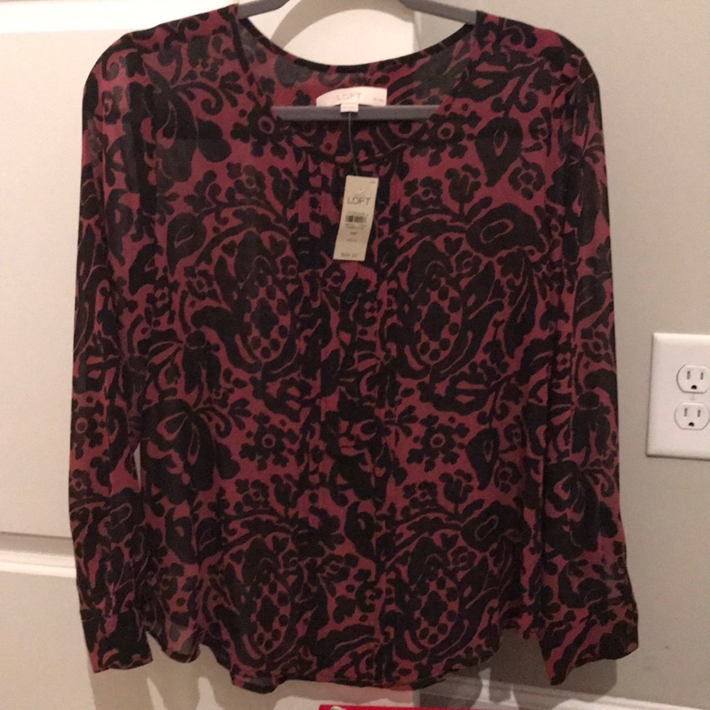 NWT— MEDIUM PETITE LOFT FLORAL BLOUSE